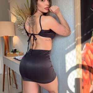 Vestido detalhes em corrente